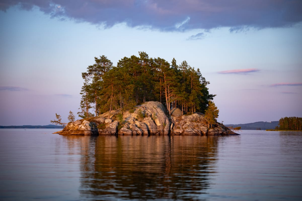 Kotijärven tunnelmaa kesäiltana